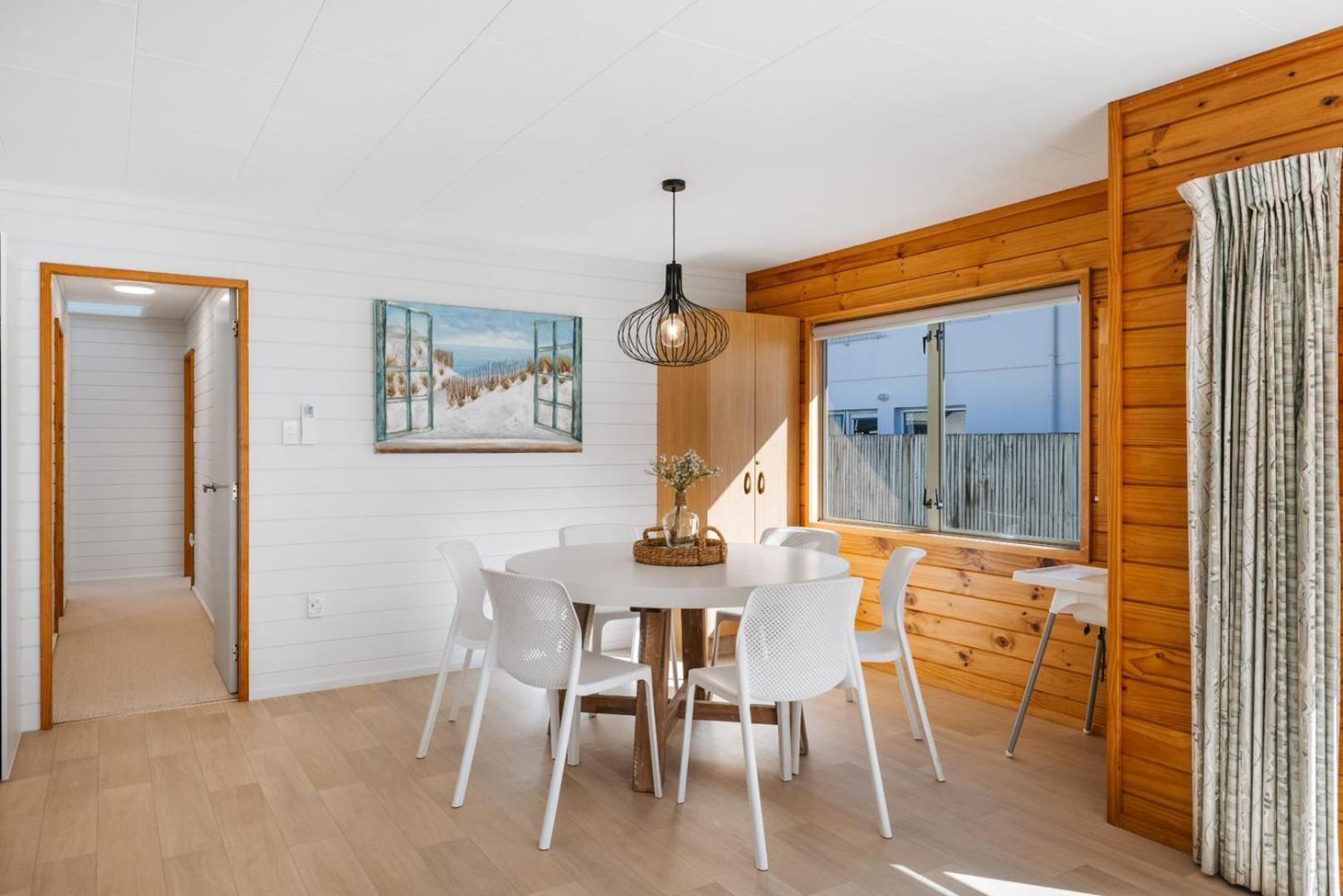 Вилла The Iconic Kiwi Bach, Full Site Downtown Mount Маунт-Маунгани Экстерьер фото